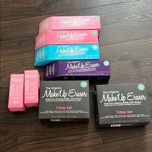 Bundle MakeUp Eraser Pink and Purple Makeup Remover Set